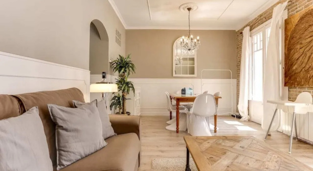 Elegant 3bed W/big Terrace Next to Plaza España, Забронировать Отель Сантс-Монжуик , рядом с Фонд современного искусства Франа Дауреля