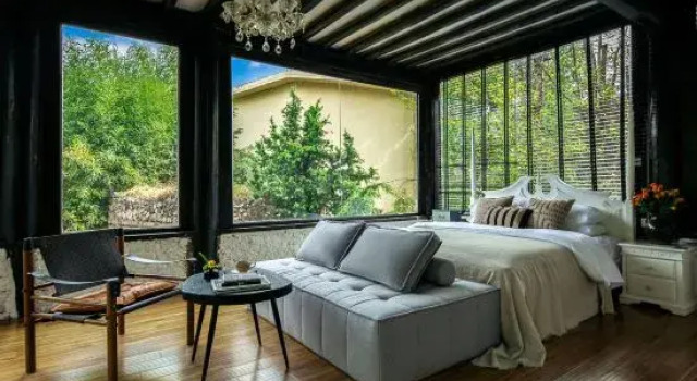 Dwuosobowy suite z widokiem na dziedziniec Adonis Inn Lijiang