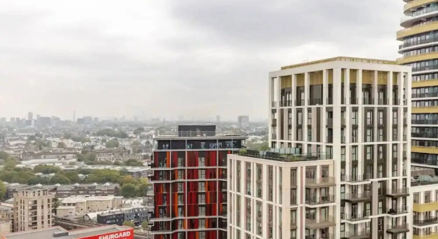 White City 2BR Skyview Penthouse Near The Tube, Book Lejlighed Lejligheder i Merseyside, Lejlighed
