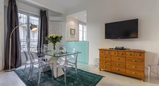 Апартаменты Centrally located modern 2 Bed apartment in Cannes with aircon and high ceilings and modern design 696