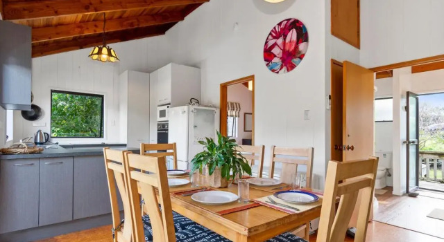 Riverview Retreat - Cooks Beach Holiday Home, Забронировать Отель Кукс-Бич Coromandel Peninsula
