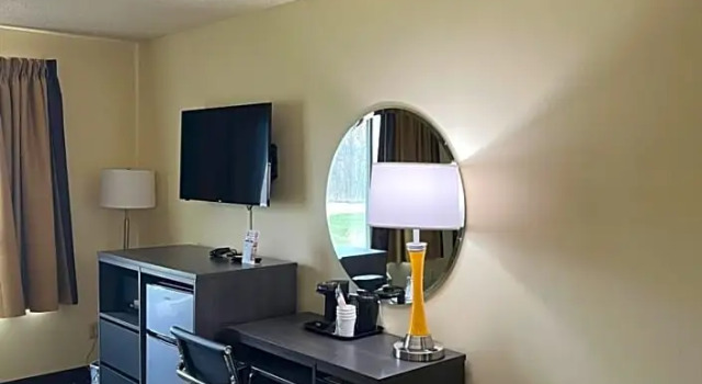 Люкс c 1 комнатой Super 8 by Wyndham Watertown WI