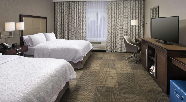 Четырёхместный номер Standard Hampton Inn & Suites Falls Church