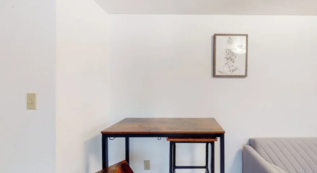 1BR Sunlit Retreat w/ Patio - Near Golf & Parks, Buchen Sie Ferienhaus Villen in Klamath Falls, Villa
