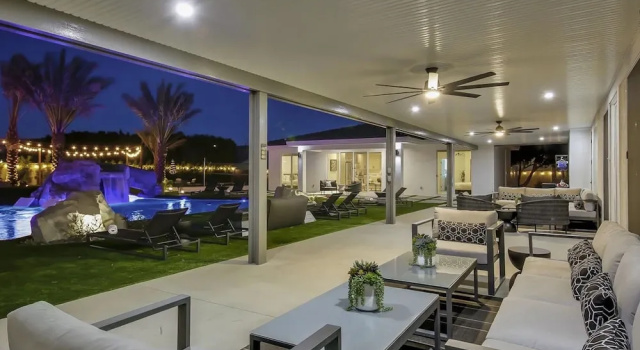 Lazy River Resort Theater Pickleball Game RM, Забронировать Курортный отель Индио Coachella Valley, рядом с Загородный клуб Indian Palms