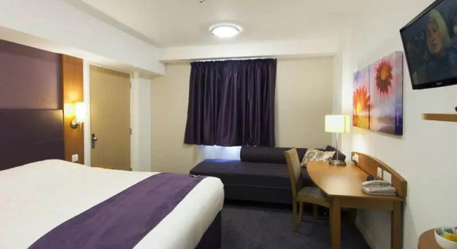 Трёхместный семейный номер Standard Premier Inn Burton On Trent East