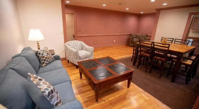 Апартаменты Deluxe Howards Creek Inn