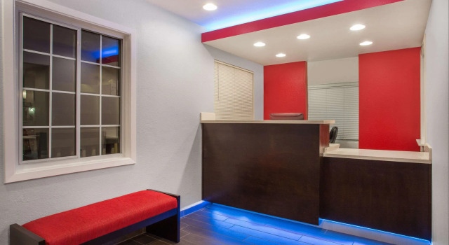 Ramada by Wyndham Monterey, Забронировать Отель Отели Монтерей с бассейном, рядом с Норт-Фримонт-Стрит, Бассейн