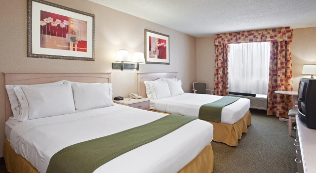 Четырёхместный номер Standard Holiday Inn Express Vermilion by IHG