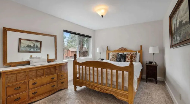 Коттедж Hall Court Manor - Hot Tub, Pet Friendly, Pool Table!