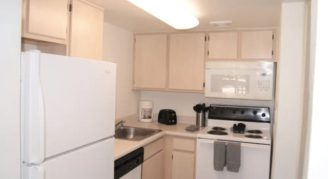 Апартаменты 124 Fully Furnished 1BR Suite-Prime Location! by RedAwning