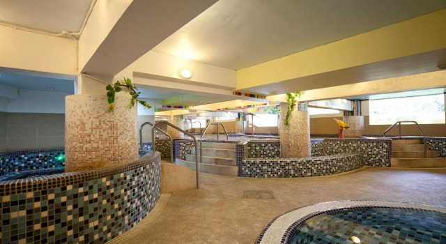 Champagne Hotel