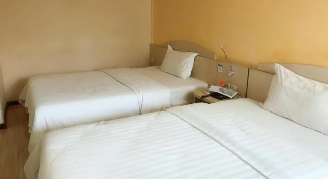 Двухместный номер Business 7 Days Inn (Guiyang North Railway Station North Ruijin Road)