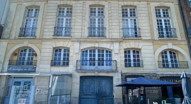Beau studio cosy calme en face du port sur le quai, Book Apartment Dieppe 