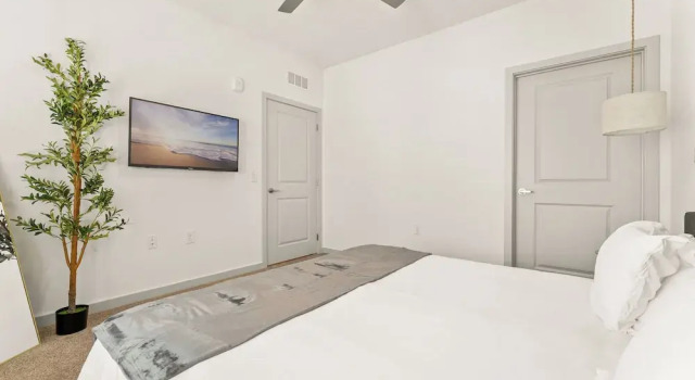 Adeline Apartments 15m to Parks, Pet Friendly, Free Parking by Heavenly Homes
