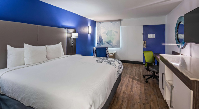 Двухместный номер Standard SureStay Plus Hotel by Best Western Sacramento Cal Expo