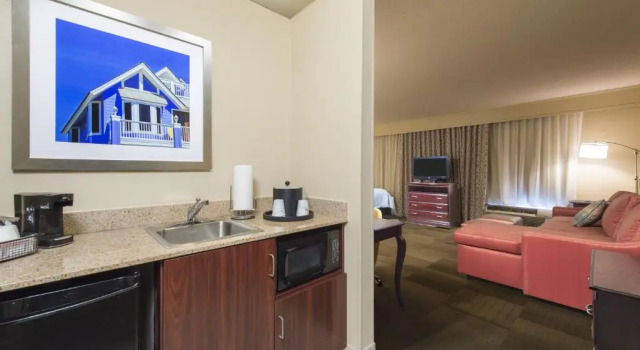 Четырёхместный люкс Hampton Inn & Suites Pensacola I-10 N at University Town Plaza