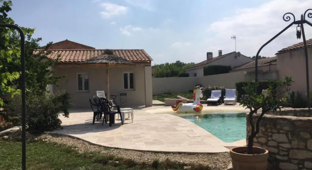Coquet 2 pièces au calme avec piscine (2/4 pers), Đặt Khách sạn Fontvieille Alpilles