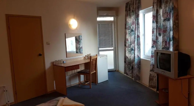 Трёхместный номер Classic с балконом и с красивым видом из окна Krasi Hotel