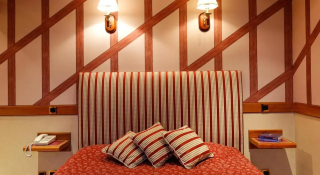 Logis Hôtel restaurant LE MEDICIS, Забронировать Отель Отели Блуа 3 звезды, рядом с Office de Tourisme de Blois Chambord, 3*