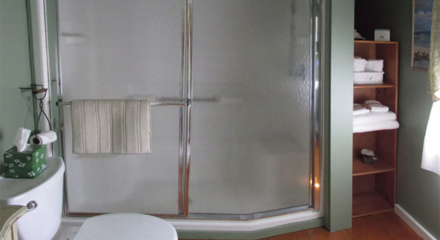 Holiday Guest House Bed & Breakfast, Rezerwuj Hotel Hotele w New England z basenem, Basen