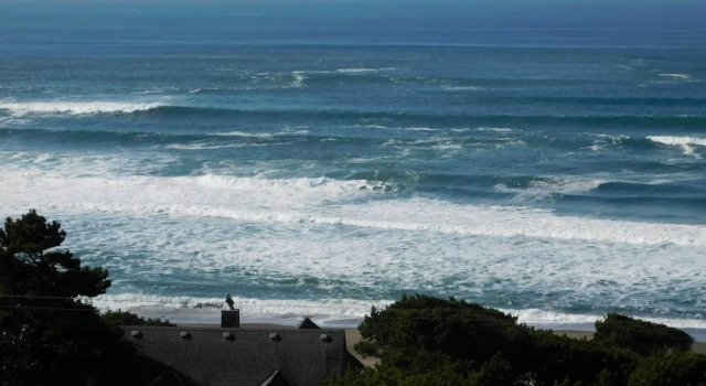 Коттедж с 3 комнатами с балконом Ocean-view Lincoln City Retreat w/ 3 Viewing Decks