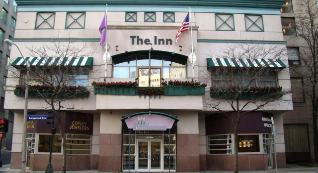 Кровать в общем номере The Inn at Longwood Medical