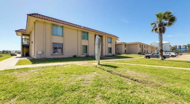Direct Beach Access: Sunny Port Aransas Condo, Забронировать Апартаменты/квартира Отели Mustang Island с парковкой, Парковка
