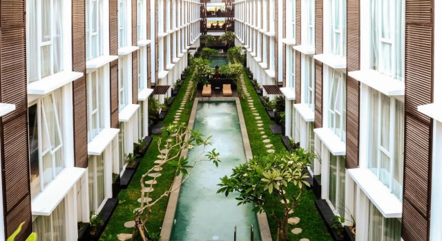 Кровать в общем номере The Alea Hotel Seminyak