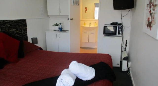 Студия High Street Living Motel