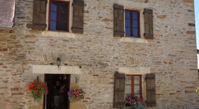 Chatelavy, Book Hotel Hotels in Vergnelibert with a Pool, Swimming Pool