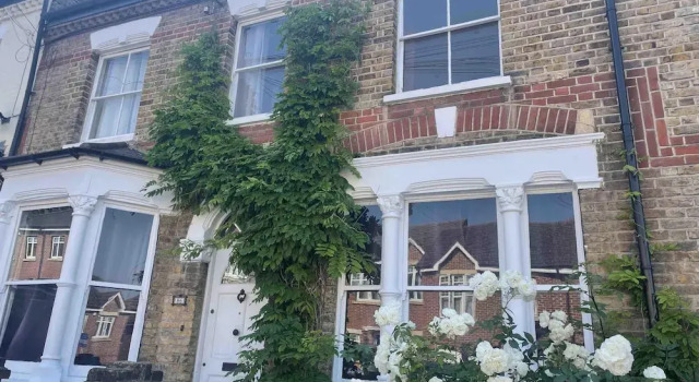 Traditional Elegant Spacious English Home, 4bdr