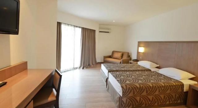 Трёхместный номер Standard Calvi Hôtel