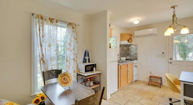 2 Mi to South Boston Speedway: Cozy Tiny Home!, Prenota Casa vacanze Hotel a Virginia con parcheggio, Parcheggio