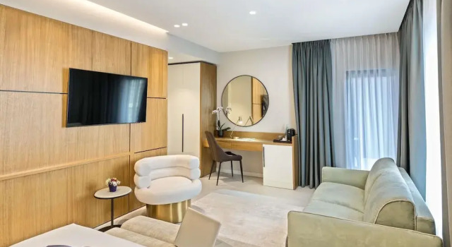Двухместный номер Superior с балконом Mercure Tirana