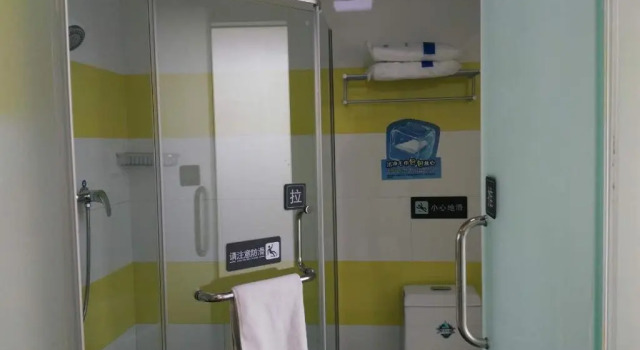 Номер Standard 7Days Inn Zhaotong Hailou Road Wanghai park