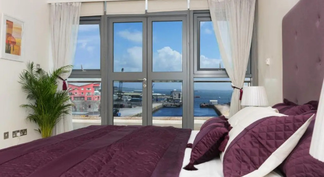 Luxury City Center Penthouse, Забронировать Отель Отели Голуэй 4 звезды, рядом с Lynch’s Castle, 4*