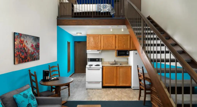 Трёхместный номер Comfort Huntingdon Hotel and Suites