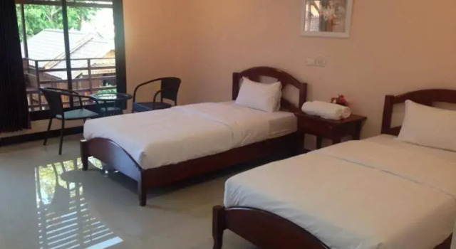 Rommai Resort Sakhon Nakhon, Varaa Lomakeskus Hotellit North-Eastern Thailand pysäköinnillä, Pysäköinti