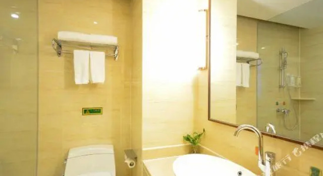 Vienna International Hotel (Wuhan Guanggu Zanglong Island)