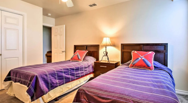 Waterfront Corpus Christi Townhome w/ Pool & Dock!, Rezerwuj Apartament Padre Island 