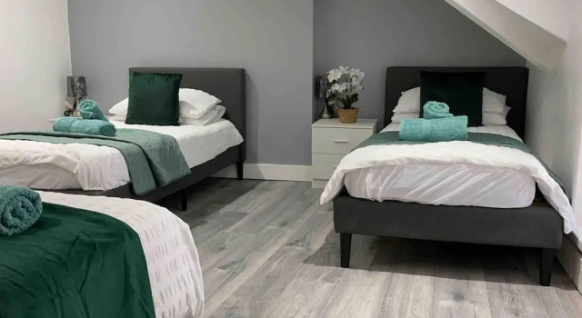 2 Bed Flat - Sleeps 6 - Parking - Wifi