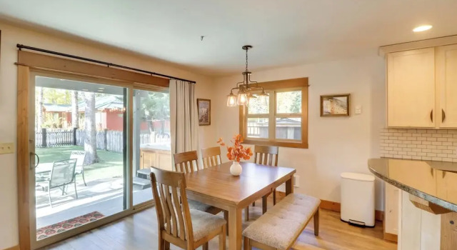 5 Mi to Whitefish Resort: Getaway w/ Shared Patio, Забронировать Отель Отели Уайтфиш 3 звезды, 3*