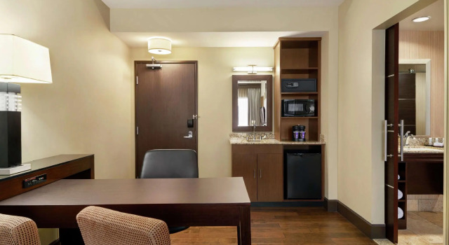 Двухместный номер Standard Embassy Suites by Hilton Salt Lake West Valley City