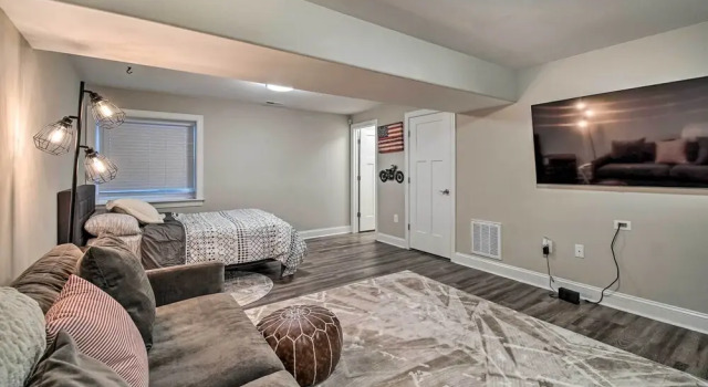 Downtown Fredericksburg Home w/ Large Patio!, Забронировать Отель Отели в центре Фредериксберг, в центре