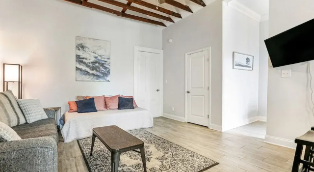 Charming Homes Close to French Quarter