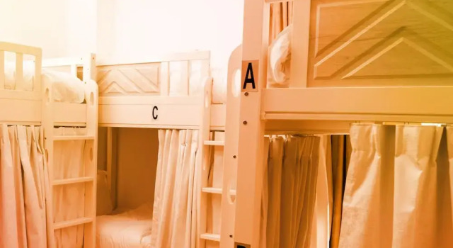 Кровать в общем номере Sundrift Dubai Hostel