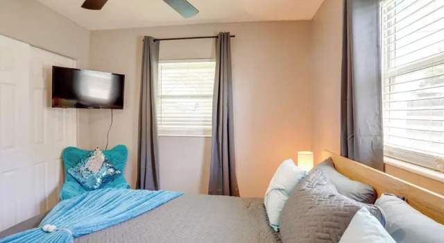 Коттедж Colorful Coastal Home w/ Pool, 6 Mi to Beach!