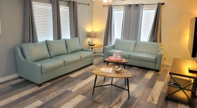 Коттедж Upper Deck Hotel and Bar