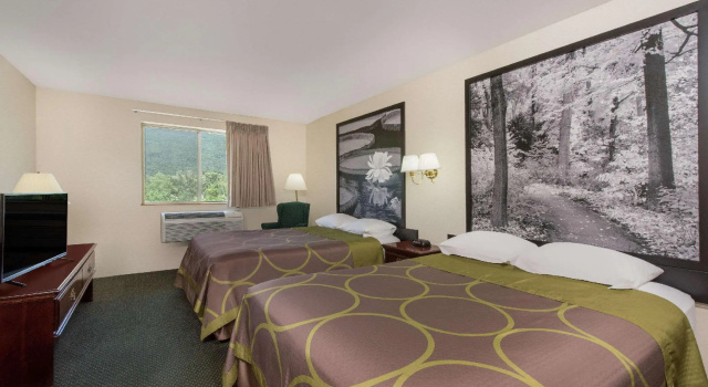 Четырёхместный номер Standard Super 8 by Wyndham Burnham/Lewistown
